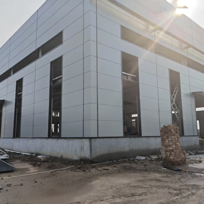 Laboratorio di strutture in acciaio versatile con pannelli di soffitto e pareti galvanizzati a caldo
