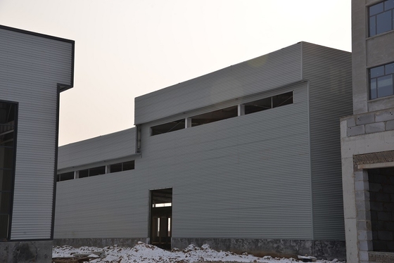 Tettoia industriale prefabbricata della costruzione del magazzino della struttura d'acciaio dell'OEM Q345B