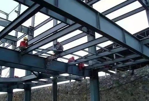 Le costruzioni di struttura d'acciaio prefabbricate riciclabili hanno ondulato lo stadio prefabbricato dello strato