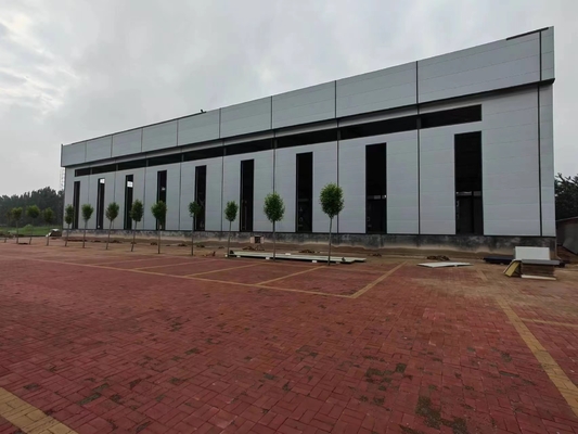 Gruppo di lavoro industriale dipinto elegante della struttura d'acciaio del magazzino d'acciaio prefabbricato
