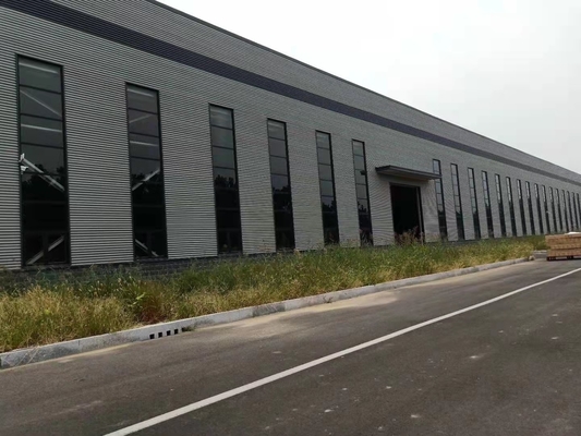 La struttura d'acciaio della luce di Q235 Q355 struttura la costruzione della tettoia del magazzino