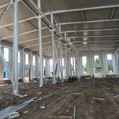 La struttura industriale pesante ha prefabbricato le officine d'acciaio a prova di fuoco con la gru